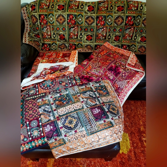 Hand-embroidered shawls - Picture 3 of 8